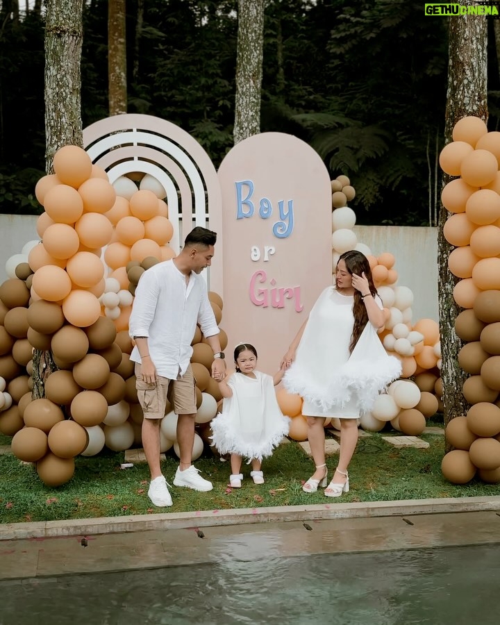 Siti Badriah - 156.8K Likes - GENDER REVEAL BABY TOCULOR!!
Ada yang bisa tebak??? Cewe apa cowo??
Full on youtube!!
Decor @tw.weddingg