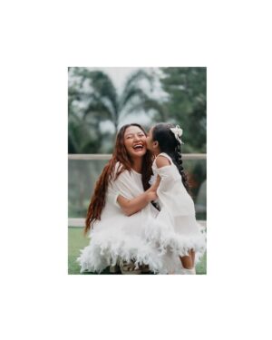 Siti Badriah Instagram - GENDER REVEAL BABY TOCULOR!! 
Ada yang bisa tebak??? Cewe apa cowo?? 

Full on youtube!! 

Decor @tw.weddingg