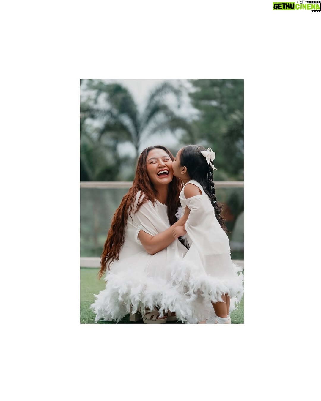 Siti Badriah - 156.8K Likes - GENDER REVEAL BABY TOCULOR!!
Ada yang bisa tebak??? Cewe apa cowo??
Full on youtube!!
Decor @tw.weddingg