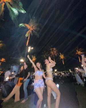 Siti Badriah Instagram - Good times with good friends 🌴🌴🌴