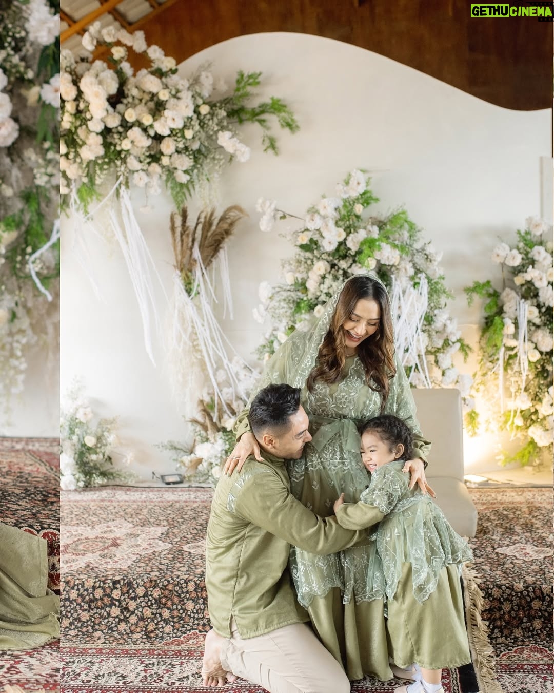 Siti Badriah - 152.6K Likes - TASYAKURAN 4 BULANAN!!
Belom punya nama euy baby siapa, dulu xarendul kan baby fruity, ini baby siapa yaa? Ada yang punya ide??
Clue: kehamilan sekarang siti ga terlalu suka buah, ga suka makanan apapun. Apa yang masuk keluar lagi. Yang ga keluar lagi cuma cumi cumi, sama jus tomat š
Kira kira apa yaa?
Thanks to:
Venue: @droyaltaposbogor
EO & planner: @gcwo.id @tw.weddingg
Decor: @tw.weddingg
Attire: @kebaya_mbok_dhe
Makeup: @nindy.makeupartist
Stylist: @choisheptia
Nails: @sarahbeautybar__
Carpet: @farahcarpetofficial
MC: @gibran.mc
Photo & video: @delight_pictures
Hampers:
@tumpengmini
@mydreamgoodies
@beeme.official
@jollytimeindonesia
@onix.id