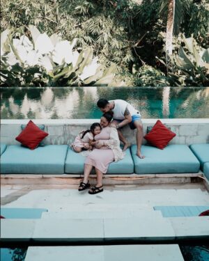 Siti Badriah Instagram - Akhirnya ngerengek pengen holidey dikabulin juga. meskipun dibulan puasa, dan biduanya masih budugan sebadan badan 😭.. ❤️ u suamikuu