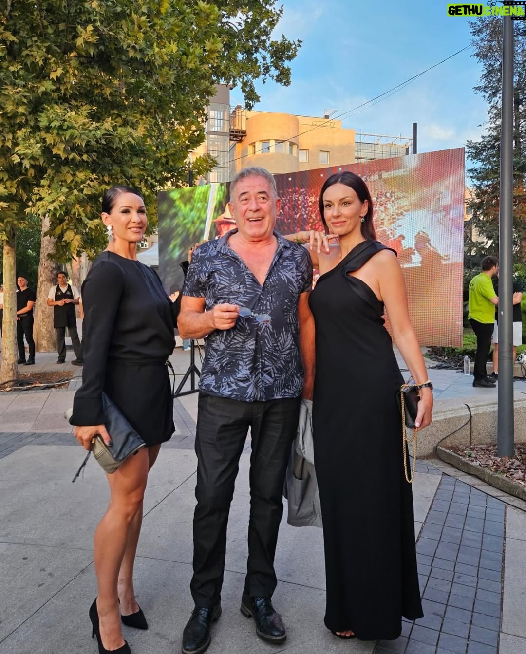 Sloboda Mićalović - 24.4K Likes - Haljina @miamayabeograd
Nakit @maestro_jewelers_
@filmskisusreti
@ufgsrbije