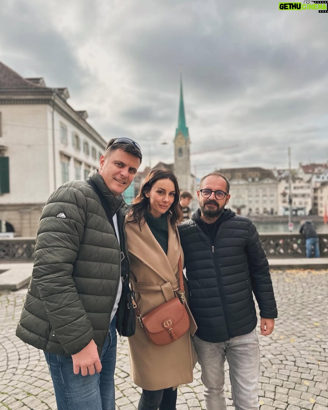 Sloboda Mićalović - 28.9K Likes - ,,Decije povrede"
Cirih🫶🏼
Vidimo se 26.10 u Becu🫶🏼