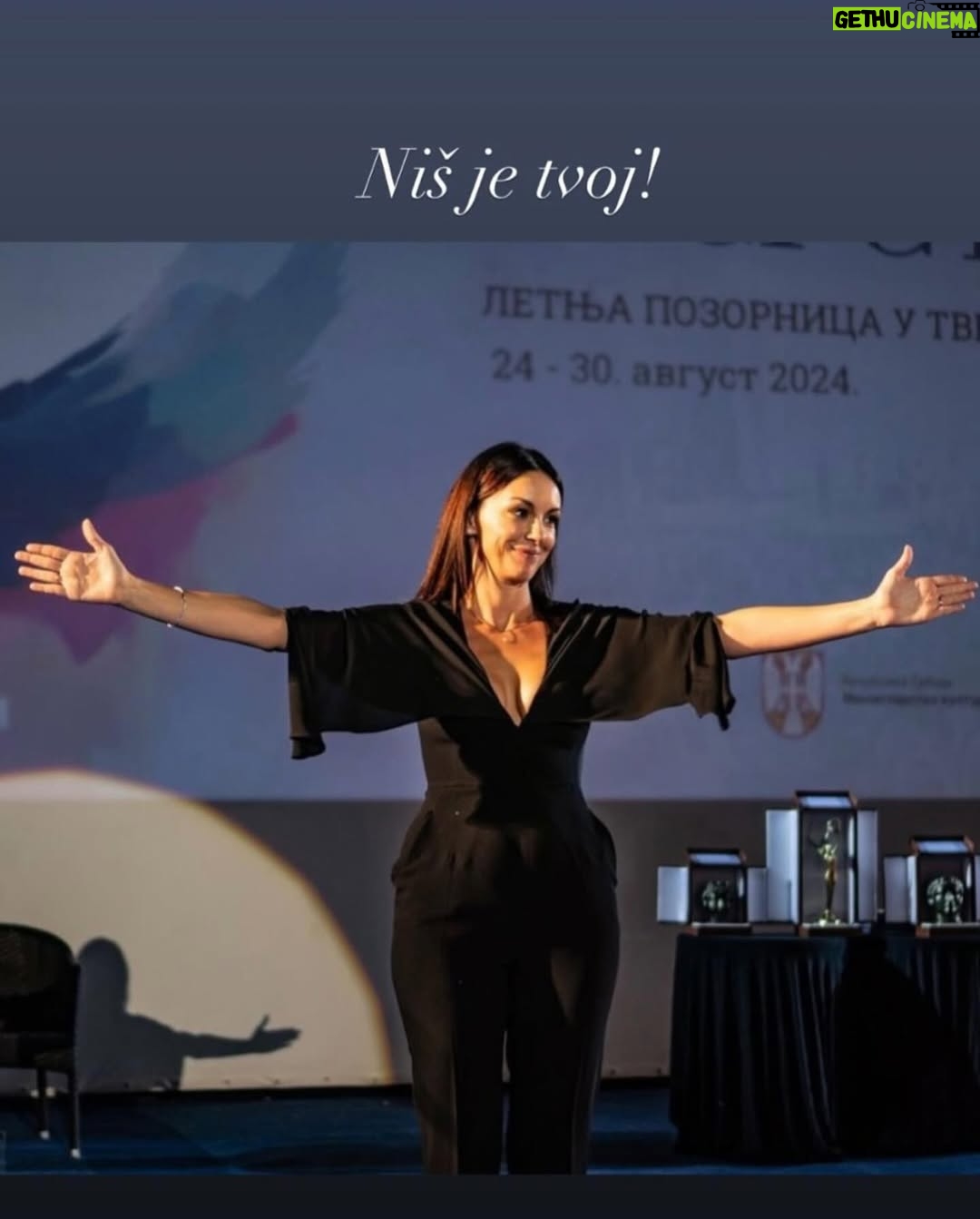 Sloboda Mićalović - 13.6K Likes - Hvala @anjuta_mandic @jelenabajicjocic @contrast.studios
Divan je osecaj naci se u ekipi ljudi koji su dobili nagradu
Milorad Mandic Manda🍀🫶🏼
Hvala najdivnijoj publici👏
I jedno veliko bravo za @andrijamilosevic_official @_njezz_ @petarbencina 🍀
Vidimo se sledece godine 🫶🏼