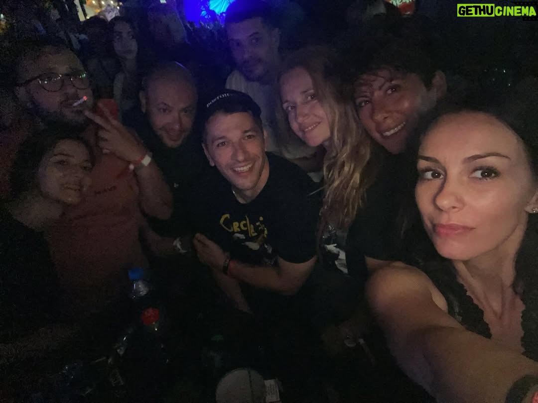 Sloboda Mićalović - 13.5K Likes - Cola i drugari😎🥳🥳😂
@zdravko.colic @ana__sekulic_ @dudavuk2 @moonitch @_njezz_ @arsenalfest