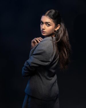 Smeha Manimegalai Instagram - 🩶

Shoot and processed by @visualstories_by_kalai 
Directed by @kaiyon_ilaya 
Muah @dharmas_makeover_ 

#smeha