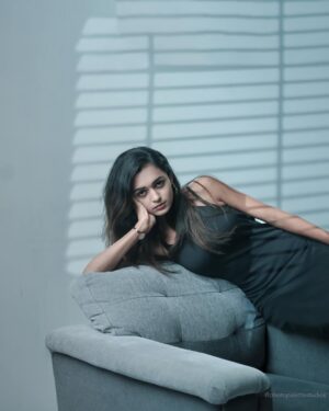 Smeha Manimegalai Instagram - Swipe>>>>🖤

Pg @photopalettestudios 

#smeha