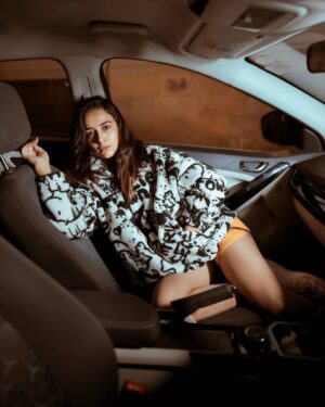 Sneha Jain Instagram - Adding a Little Spark ⚡️to your day✨
.
.
Inframe: @iam_snehajain ✨❤️
.
.

#actorlife #celebrityphotography #actorportrait #talentandcreativity #snehajain #actorheadshots #lowlightphotography #nightlifephotography #portraitsmuditchoraria