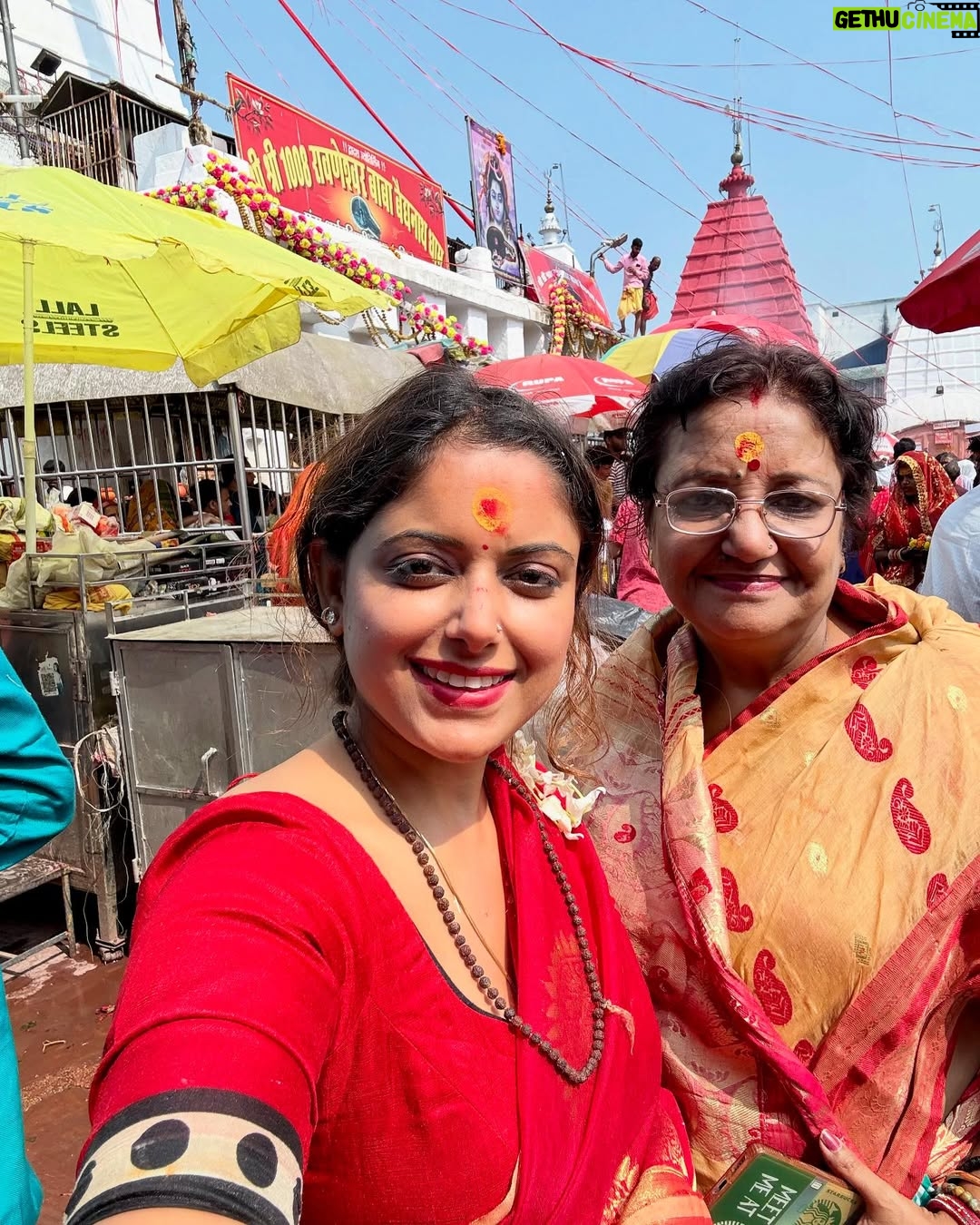 Sneha Paul - 37.5K Likes - Bholenath Baba Baidyanath dham; Deoghar me mahadev ke chanon me main apne mathathaka 🙏🏼 aur maa,baba kei sath.🙏🏼
Bohat Jald sabhi 12 jyotirling ke darshan aur abhishek ka saubhagya mile, bas yahi dil hai.🙏🏼
Har har Bhole 🔱📿
#bababaidyanathdham #harharbhola #harharmahadev #bholenath #mahadev #jyotirling