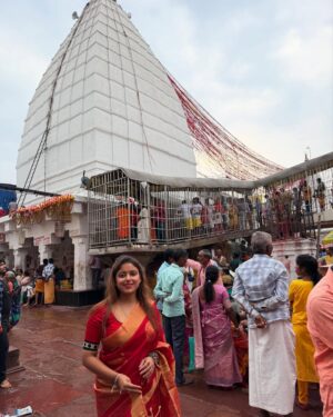 Sneha Paul Instagram - Bholenath Baba Baidyanath dham; Deoghar me mahadev ke chanon me main apne mathathaka 🙏🏼 aur maa,baba kei sath.🙏🏼

Bohat Jald sabhi 12 jyotirling ke darshan aur abhishek ka saubhagya mile, bas yahi dil hai.🙏🏼 
Har har Bhole 🔱📿

#bababaidyanathdham #harharbhola #harharmahadev #bholenath #mahadev #jyotirling