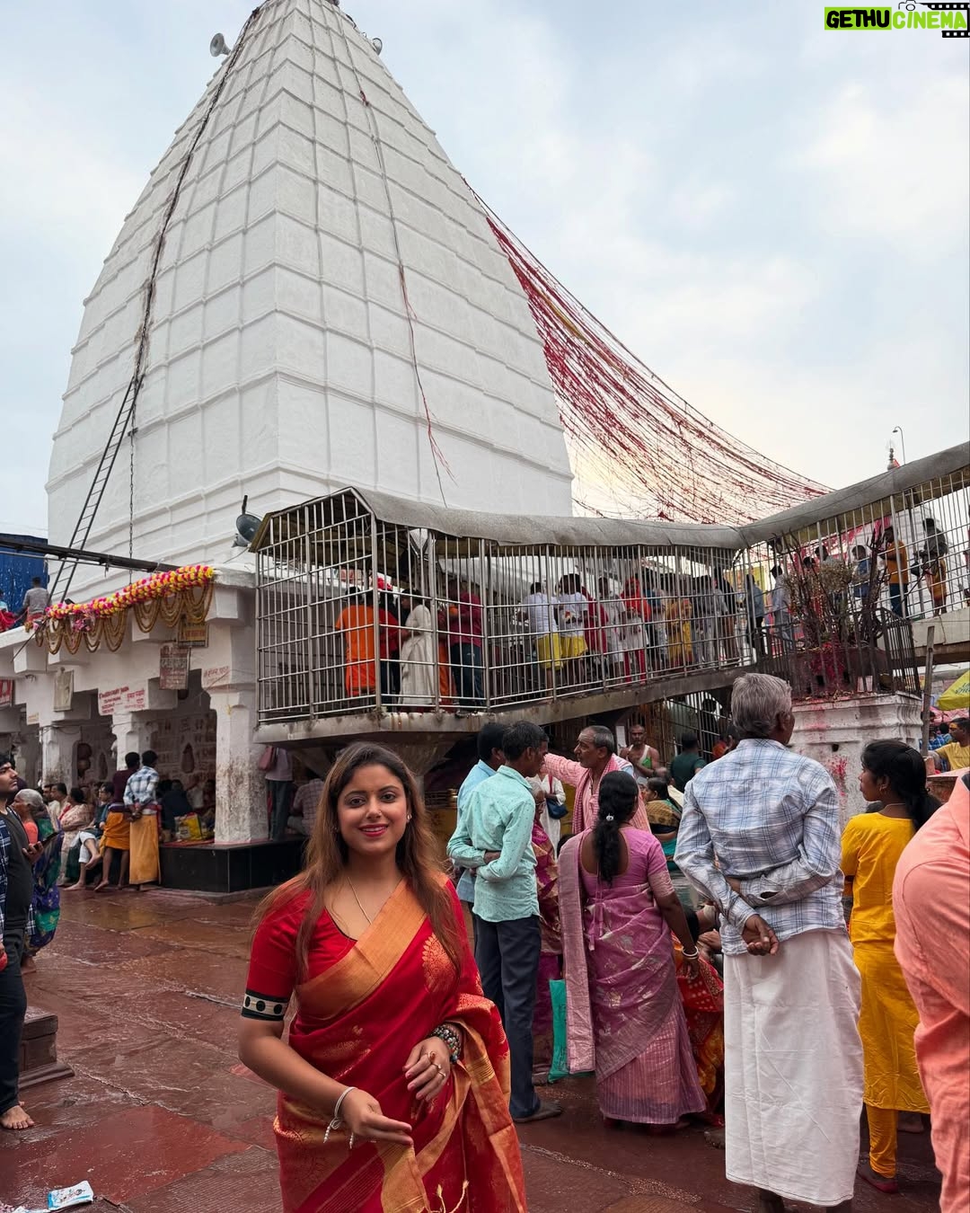 Sneha Paul - 37.5K Likes - Bholenath Baba Baidyanath dham; Deoghar me mahadev ke chanon me main apne mathathaka 🙏🏼 aur maa,baba kei sath.🙏🏼
Bohat Jald sabhi 12 jyotirling ke darshan aur abhishek ka saubhagya mile, bas yahi dil hai.🙏🏼
Har har Bhole 🔱📿
#bababaidyanathdham #harharbhola #harharmahadev #bholenath #mahadev #jyotirling