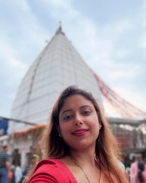 Sneha Paul Instagram - Bholenath Baba Baidyanath dham; Deoghar me mahadev ke chanon me main apne mathathaka 🙏🏼 aur maa,baba kei sath.🙏🏼

Bohat Jald sabhi 12 jyotirling ke darshan aur abhishek ka saubhagya mile, bas yahi dil hai.🙏🏼 
Har har Bhole 🔱📿

#bababaidyanathdham #harharbhola #harharmahadev #bholenath #mahadev #jyotirling