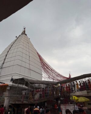 Sneha Paul Instagram - Bholenath Baba Baidyanath dham; Deoghar me mahadev ke chanon me main apne mathathaka 🙏🏼 aur maa,baba kei sath.🙏🏼

Bohat Jald sabhi 12 jyotirling ke darshan aur abhishek ka saubhagya mile, bas yahi dil hai.🙏🏼 
Har har Bhole 🔱📿

#bababaidyanathdham #harharbhola #harharmahadev #bholenath #mahadev #jyotirling