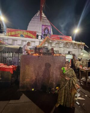 Sneha Paul Instagram - Bholenath Baba Baidyanath dham; Deoghar me mahadev ke chanon me main apne mathathaka 🙏🏼 aur maa,baba kei sath.🙏🏼

Bohat Jald sabhi 12 jyotirling ke darshan aur abhishek ka saubhagya mile, bas yahi dil hai.🙏🏼 
Har har Bhole 🔱📿

#bababaidyanathdham #harharbhola #harharmahadev #bholenath #mahadev #jyotirling