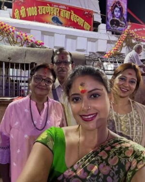 Sneha Paul Instagram - Bholenath Baba Baidyanath dham; Deoghar me mahadev ke chanon me main apne mathathaka 🙏🏼 aur maa,baba kei sath.🙏🏼

Bohat Jald sabhi 12 jyotirling ke darshan aur abhishek ka saubhagya mile, bas yahi dil hai.🙏🏼 
Har har Bhole 🔱📿

#bababaidyanathdham #harharbhola #harharmahadev #bholenath #mahadev #jyotirling
