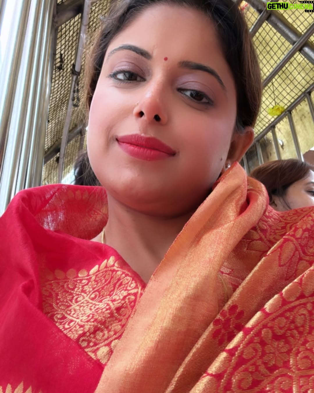 Sneha Paul - 37.5K Likes - Bholenath Baba Baidyanath dham; Deoghar me mahadev ke chanon me main apne mathathaka 🙏🏼 aur maa,baba kei sath.🙏🏼
Bohat Jald sabhi 12 jyotirling ke darshan aur abhishek ka saubhagya mile, bas yahi dil hai.🙏🏼
Har har Bhole 🔱📿
#bababaidyanathdham #harharbhola #harharmahadev #bholenath #mahadev #jyotirling