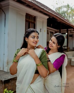 Snisha Chandran Instagram - 💚💜

🥻 @ar_handlooms_kuthampully 
📸 @signature_by_sethuashok 
💄 @by_namitha_makeover_studio_ 
#picofthedays #vishu #happyvishu #mallumodels #like #vishuphotography😘♥️