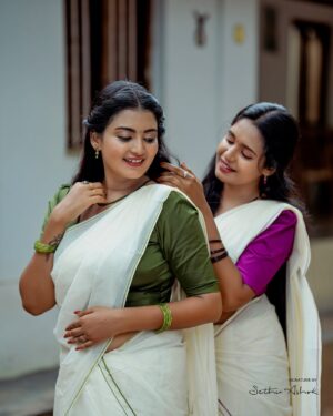Snisha Chandran Instagram - 💚💜

🥻 @ar_handlooms_kuthampully 
📸 @signature_by_sethuashok 
💄 @by_namitha_makeover_studio_ 
#picofthedays #vishu #happyvishu #mallumodels #like #vishuphotography😘♥️