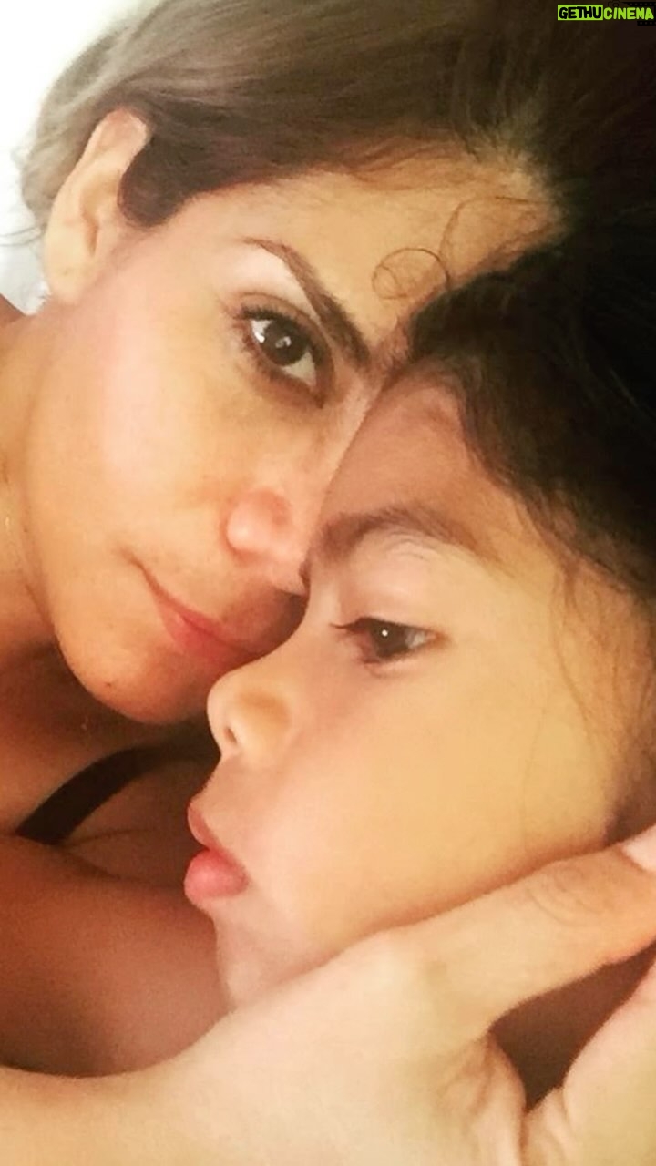 Sofia Caiche - 53.1K Likes - Llegaste a mi vida hace 14 aƱos a ponerle sentido, a recuperar mi corazón y anhelos, te lo agradezco tanto, sabes que por ti doy mi vida entera, si es de darte mi riƱon te lo doy sin pensarlo dos veces⦠te amo hija mĆa @renatacaiche aquĆ me tienes para las buenas y las malas, dando mi mejor versión como mamĆ”, mujer, amiga y una LEONA para sacar las garras por ti.
Un dĆa como hoy un Domingo 2 de Mayo llegaste a este mundo junto a mi mamĆ” en el quirófano, con muchos sentimientos y miedos, pero mĆranos aquĆ y ahora šŖš», 14 aƱos creciendo como AMOR Y VALORES junto a la familia que soƱƩ para ti ā¤ļø
Feliz cumpleaƱos mi princesa Renatita šššš 02/05/2010