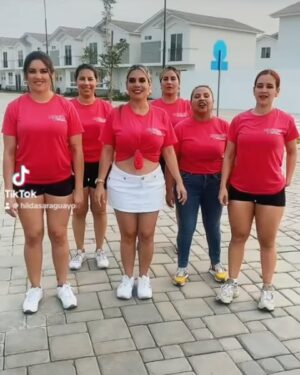 Sofia Caiche Instagram - Con mis amiguis patas de cangrejo @scarlettcordova9 @kattygarciam 🦀🤣…. Excelente Martes de grabación ☀️🔥😮‍💨. #SerieTC #MuyPronto 🎬🎥🎞️📺