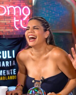 Sofia Caiche Instagram - ⚠️ CONFIRMADOOOO 🤪🔥 YA SALIÓÓÓ EN YUTU 🔴 Capítulo de colección 🤩🎉 #ElHueco con @sofiacaiche IMPERDIBLE ❗️🔥

Miren el capítulo y me dicen si Sofi aguantaba un shot más 😳🤷🏻‍♂️