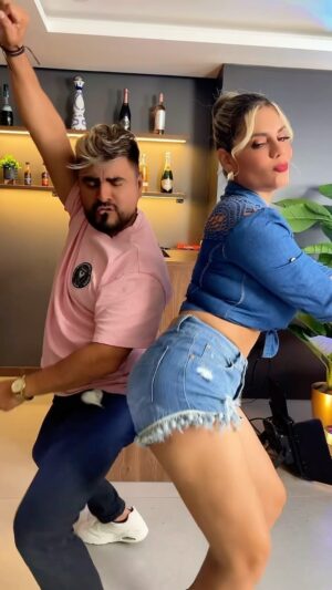 Sofia Caiche Instagram - Calentando los motores para grabar un nuevo episodio!🤩