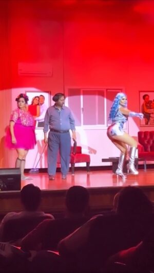 Sofia Caiche Instagram - Trabajar con ellos suena así 😍

@roflotv @roberto_chavezt  @flor_mpalomeque @davichoreinoso @cathvelastegui @laparejafeliz_oficial ❤️

Los esperamos HOY sábado y Domingo 8:30pm #TeatroFedenador 

🎭  Las entradas están desde $15 y las puedes comprar en las islas de TicketShow en el mall del Sol y los Riocentros del Ceibos y Entrerios, también lo puedes comprar en la página de TicketShow o en la boletería del teatro hoy a partir de las 16h30

  TE ESPERAMOS 🤗