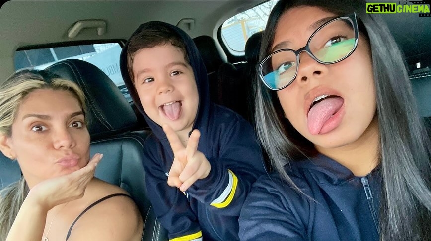 Sofia Caiche - 18.7K Likes - Arrancamos este día hermoso 🤩
22/08/2020 #4 años desde que llegó mi terremoto hacernos vibrar en casa, sustos, alegrías y todo un torbellino de emociones 😋🥰
Siempre serán mis bebés, faltas tú mi bebecito @pieroperasso 😋
Mi mejor rol 🙏 ser mamá 😍
Que viva el cumpleañero e e eh 🎂🎉🎊🎈 #babySavash 👶🏻