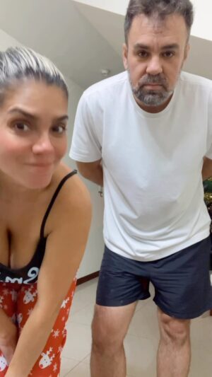 Sofia Caiche Instagram - Efecto del pan de pascua 🤣🤭🐷…. 
Así culminamos este hermoso día de Navidad ❤️ 25/12