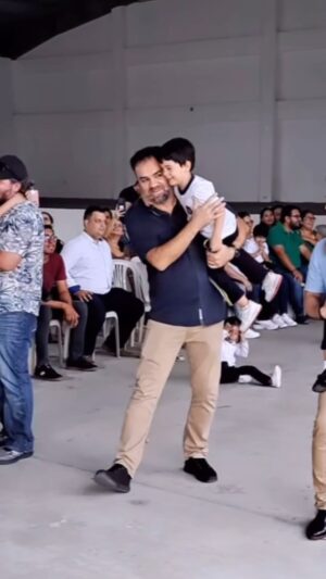 Sofia Caiche Instagram - Agradecida con Dios por darme estos 2 hombres a quien amo tanto, mi papito bello @genarocaiche quien me lo ha dado todo ❤️ valores, educación y mucho amor, a mi esposo #Tihomir que cuida de nosotros, un padre amoroso, acolitador , que nos demuestra a diario la fortaleza de vivir intensamente 😍

——— Recuerden papá NO es solo el que engendra si no EL QUE CUIDA, PROTEGE y está siempre en todo momento NO solo para la foto 👌🏻

#FelizDiaPapa ❤️