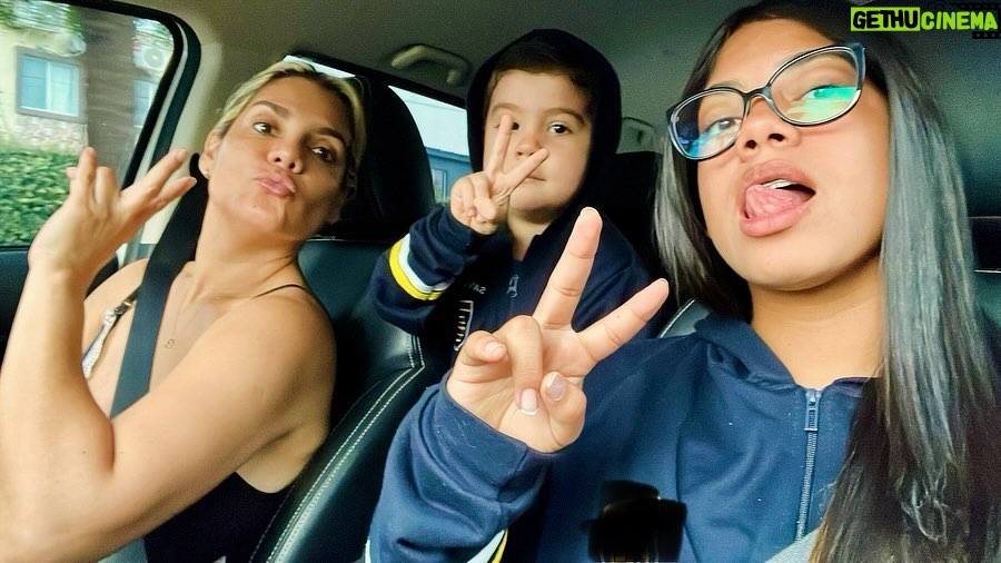 Sofia Caiche - 18.7K Likes - Arrancamos este día hermoso 🤩
22/08/2020 #4 años desde que llegó mi terremoto hacernos vibrar en casa, sustos, alegrías y todo un torbellino de emociones 😋🥰
Siempre serán mis bebés, faltas tú mi bebecito @pieroperasso 😋
Mi mejor rol 🙏 ser mamá 😍
Que viva el cumpleañero e e eh 🎂🎉🎊🎈 #babySavash 👶🏻