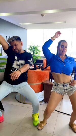 Sofia Caiche Instagram - Cuando @alexpluasoficial se vuelve donkey 🫏 hay que activarlo con un Trend y así arrancar un Podcast más de @unshowdecachet 😍