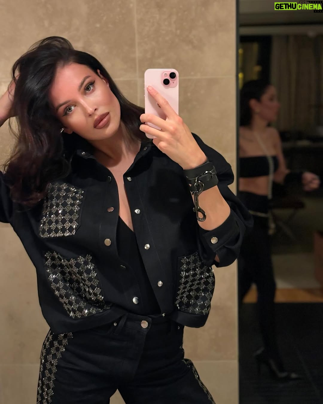 Sofia Nikitchuk - 45.3K Likes - long story short 🌗🌖🌕