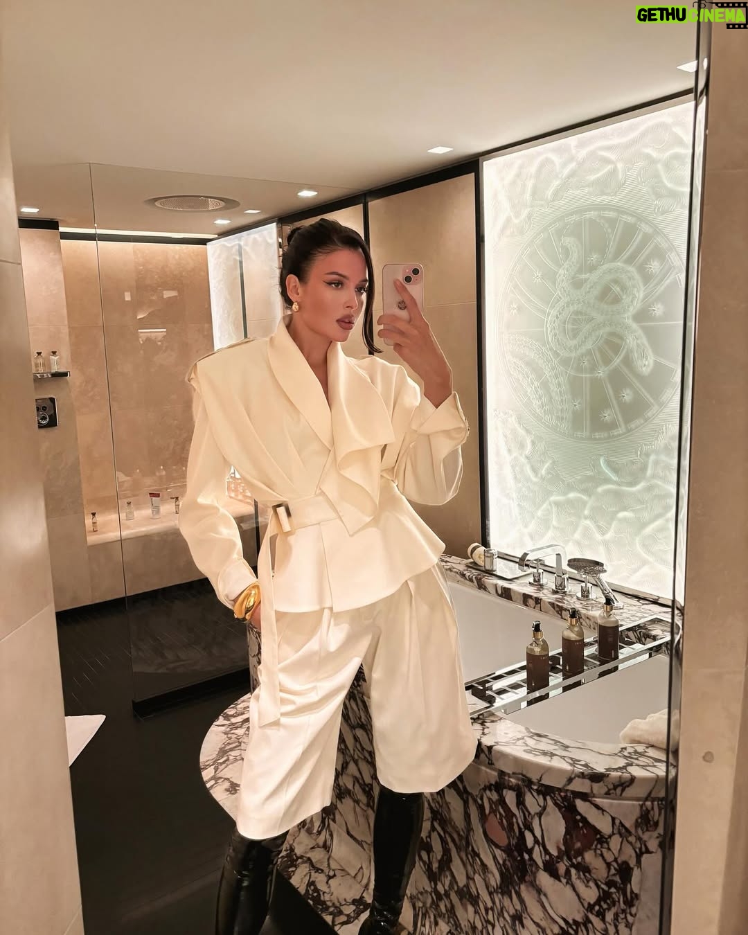 Sofia Nikitchuk - 45.3K Likes - long story short 🌗🌖🌕