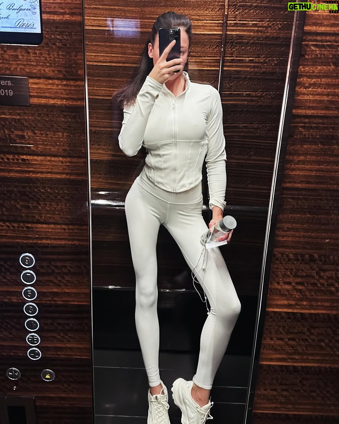 Sofia Nikitchuk - 45.3K Likes - long story short 🌗🌖🌕