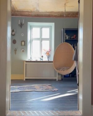 Sofie Linde Instagram - Reklame // @montanafurniture • Vores lille design-duo har udvidet vennekredsen 🫶🏼 Vi har lavet en lille kollektion med selveste @montanafurniture ❣️Og ærligt; Det er vi så kolossalt stolte over 🔥 Opgaven lød; 6 Montana ikon-møbler. Alle flader i forskellige farver. Nu er de færdige - og i vores egen selvfede optik, så synes vi, at de er blevet super flotte ♥️ Det har været en kæmpe oplevelse at arbejde sammen med Montana’s dygtige team, og vi har virkelig elsket det! 

Vi håber sådan, at I vil tage godt imod det♥️ 

💋 KIM•POP

~ se link i bio 🐝