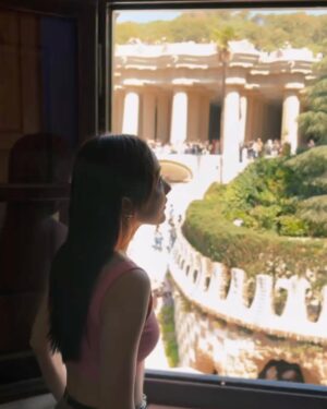 Sofiee Ng Hoi-yan Instagram - In Gaudí‘s 🍭🍬🍩🧁
#parkguell #barcelona #gaudi