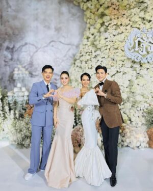 Sokun Nisa Instagram - ផុសក្រោយគេបន្តិចហេីយព្រោះទេីបបានរូប​ ជូនពរប្អូនស្រី​ @sopheakkosoma នឹងស្វាមីមានសុភមង្គល​ ត្រជាក់ត្រជុំ​ រីករាយ​ រីកចម្រេីនតទៅមុខរហូតចាស់ព្រឹទ្ធចាស់ព្រេង​ 🎉🎉🎉🎉💖💖💖💖😍😍😍