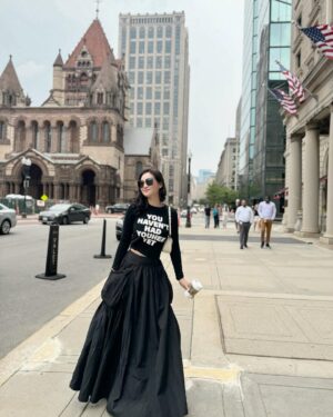 Sokun Nisa Instagram - មានគេសួរខ្ញុំថាតេីបងត្រឡប់ទៅខ្មែរវិញឬអត់? បងប្អូនអាចឆ្លេីយជំនួសខ្ញុំម្នាក់មួយមក😂​ #Boston #copley_place 😘