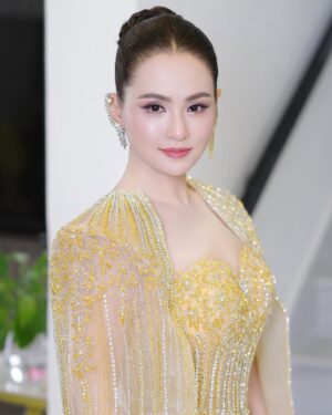 Sokun Nisa Instagram - កាលពីយប់មិញមិនបានផុស​ ហ្វេនសួររក​ រវល់មិនបានផុសរូបអោយទាន់ពេលទេបងប្អូន💛💛😍😍​សម្លៀកបំពាក់​ត្រៀមសម្រាប់ព្រឹត្តិការ​ណ៍ #សាទរកម្ពុជា​ ❤️️🎉🇰🇭🎉❤️️

ឆ្នៃម៉ូដយ៉ាងពិសេសដោយហាង​  #មង្គលខ្មែរ​✂️ #TiTanic ✂️​ 
Makeup by #ZonoAlen💄#Happynewyear2025 🎊🎉🎊🎉🎊🎉🎈🎈🎈🎈🎆🥰🥰🥰