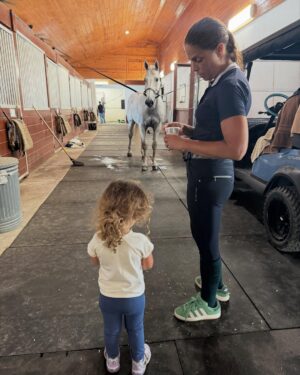 Soledad O'Brien Instagram - Fresh off my redeye from Cali--I got to lead a field trip to the barn!  Feeding the horses was fun--but the chickens were the real draw🔥🔥🔥Thank you @lauriestevens1010 ❤️❤️