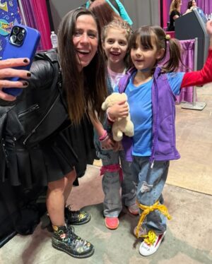 Soleil Moon Frye Instagram - My heart is full of the deepest love and gratitude for the incredible joy, love and kindess that I felt this past weekend at #90scon (with a whole lot of 80’s Punky love as well) I met the most amazing loving beings. We shared stories, laughter, and tears. I was moved beyond words. These beautiful lights of love along with so many brought me SO much joy Thank you to their amazing mamas @misscherylann & @cornelli4tography for sharing the Punky spirit with me. I am forever in the deepest thanks to everyone for the love you gave me to me. I felt it deeply and love to you all. Thank you @thats4ent & your incredible team for your magic & the truly epic weekend. 
🌈❤️🧡💚💙💛💜🌈