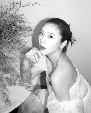 Son Dam-bi Instagram - 나의 특별한 여정을 위해
잊지 못할 만삭사진🎁🎉

Thx to❤️ 👗 @kayla__be @kaylabennet_official @kaylabennet_bangkok_official 
 📸 @noma.house 
 💇‍♀️ @80_lee_ji_hye_hair
 💄 @mujin81