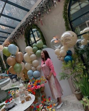 Son Dam-bi Instagram - 따봉이를 축하해 주는 이모들♥️
행복하네요🎁🫶
곧 보자 따봉아💋