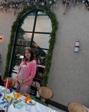 Son Dam-bi Instagram - 따봉이를 축하해 주는 이모들♥️
행복하네요🎁🫶
곧 보자 따봉아💋