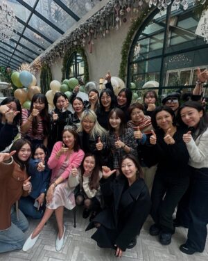 Son Dam-bi Instagram - 따봉이를 축하해 주는 이모들♥️
행복하네요🎁🫶
곧 보자 따봉아💋