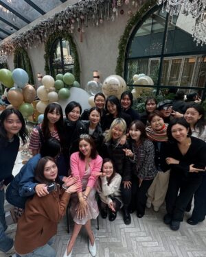 Son Dam-bi Instagram - 따봉이를 축하해 주는 이모들♥️
행복하네요🎁🫶
곧 보자 따봉아💋