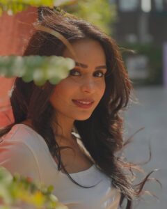 Actress Sonal Vengurlekar HD Photos and Wallpapers April 2025