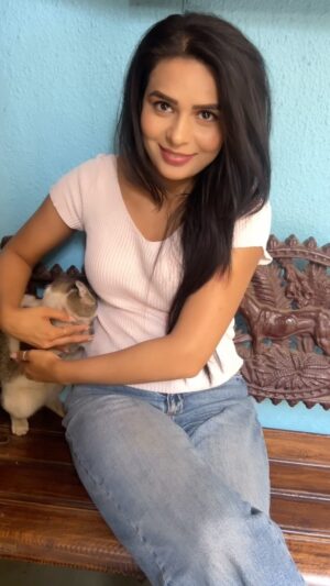 Sonal Vengurlekar Instagram - 🐈🤍
#cat #pets #love #reel